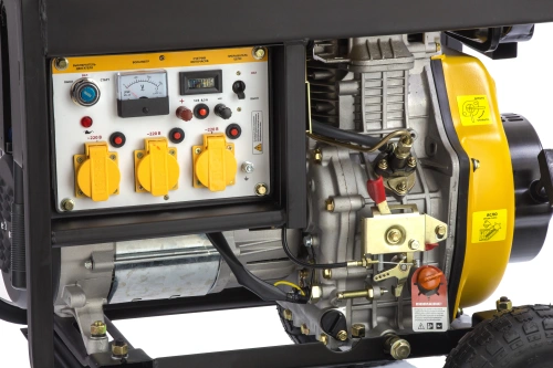 Генератор дизельный DD6300Е, 5.0 кВт, 220 В/50 Гц, 15 л, электростартер Denzel по ценам производителя в Челябинске с доставкой по всей России