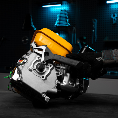 Ключ разводной, 250 мм, CrV, тонкие губки, защитные насадки Gross по ценам производителя в Челябинске с доставкой по всей России