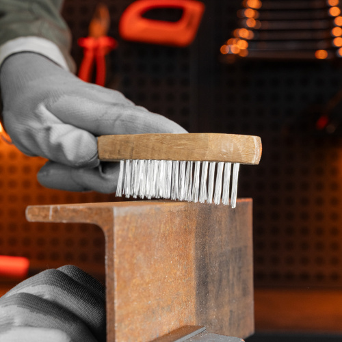 Щетка пятирядная металлическая с деревянной ручкой Sparta по ценам производителя в Челябинске с доставкой по всей России