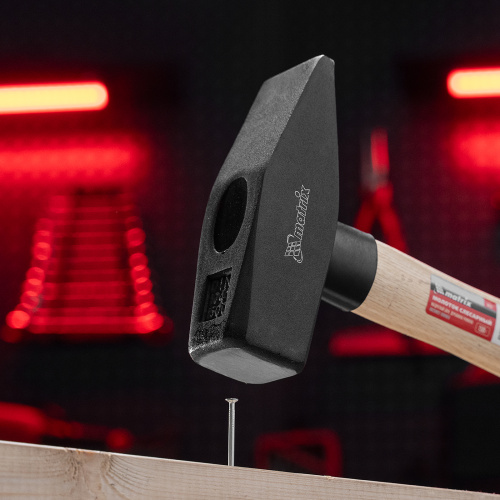 Молоток слесарный, 1500 г, квадратный боек, деревянная рукоятка Matrix по ценам производителя в Челябинске с доставкой по всей России