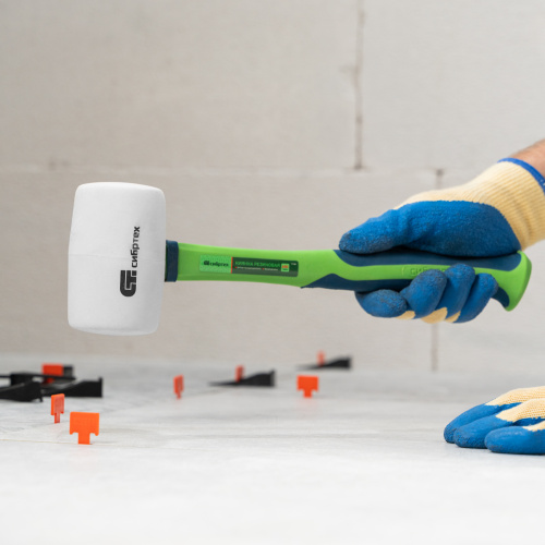 Киянка резиновая, 680 г, белая резина, фибергласовая рукоятка Сибртех по ценам производителя в Челябинске с доставкой по всей России