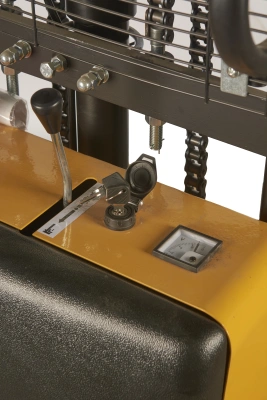 Штабелер гидравлический с электроподъемом 1,0 т 1,6 м TOR TSE1016 по ценам производителя в Челябинске с доставкой по всей России