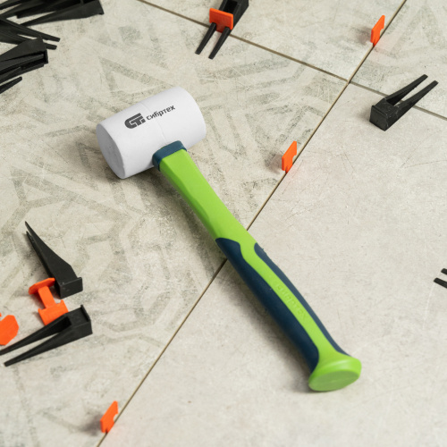 Киянка резиновая, 225 г, белая резина, фибергласовая рукоятка Сибртех по ценам производителя в Челябинске с доставкой по всей России