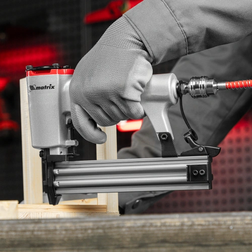 Нейлер пневматический для гвоздей от 10 до 32 мм Matrix по ценам производителя в Челябинске с доставкой по всей России
