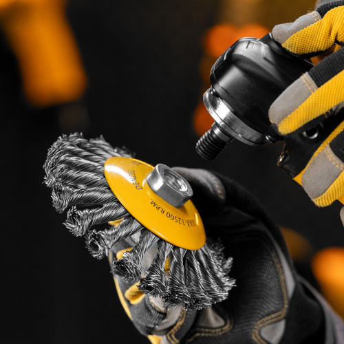 Щетка для УШМ, 125 мм, "Тарелка", крученая нержавеющая проволока 0.5 мм, М14 Denzel по ценам производителя в Челябинске с доставкой по всей России