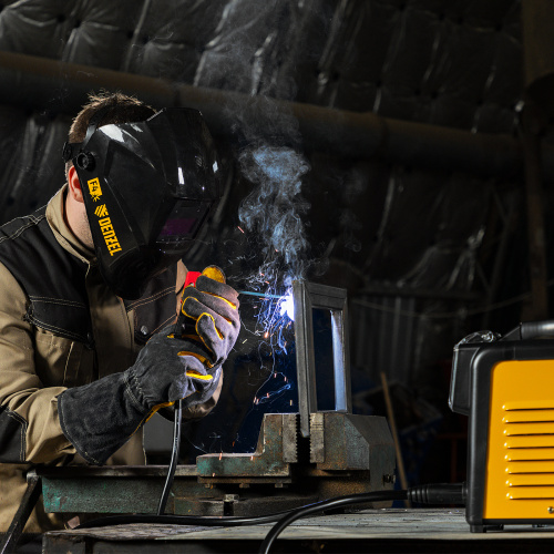 Аппарат инвертор. дуговой сварки SDM-220 Top, 220 А, ПВ 60% кейс Denzel по ценам производителя в Челябинске с доставкой по всей России