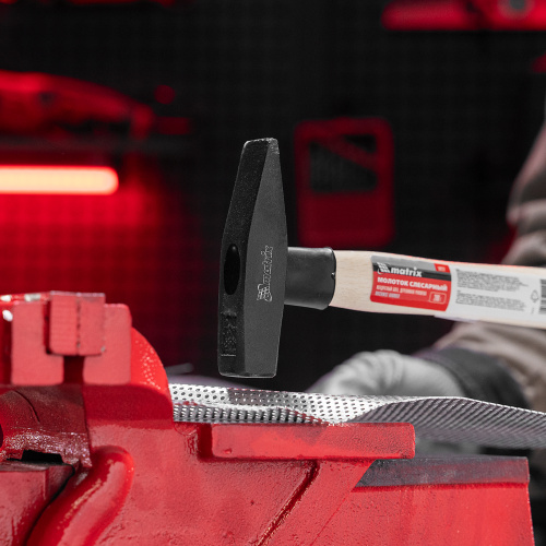 Молоток слесарный, 200 г, квадратный боек, деревянная рукоятка Matrix по ценам производителя в Челябинске с доставкой по всей России