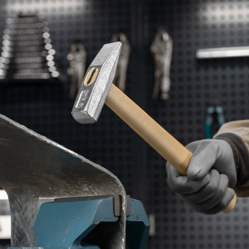 Молоток слесарный, 400 г, квадратный боек, деревянная рукоятка по ценам производителя в Челябинске с доставкой по всей России