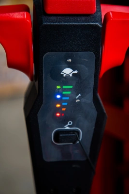 Штабелер самоподъемный 0,5 т 1,5 м TOR CDD05B самоходный по ценам производителя в Челябинске с доставкой по всей России