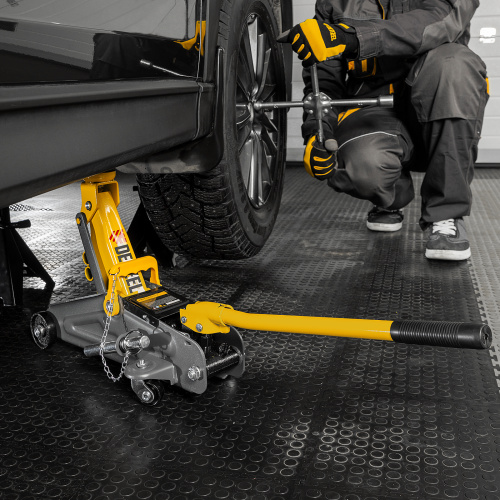 Домкрат гидравлический подкатной с фиксатором, 2 т, 130-330 мм, в кейсе Denzel по ценам производителя в Челябинске с доставкой по всей России