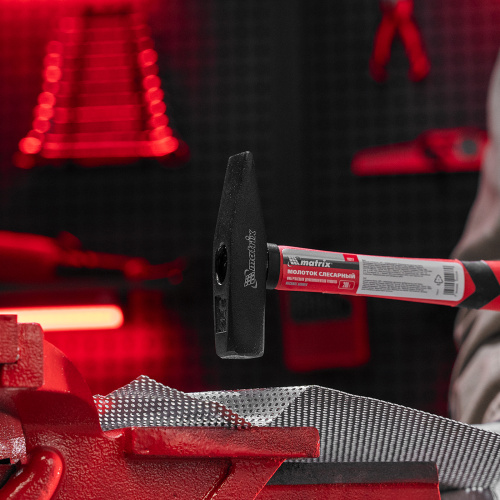 Молоток слесарный, 200 г, фибергласовая обрезиненная рукоятка Matrix по ценам производителя в Челябинске с доставкой по всей России