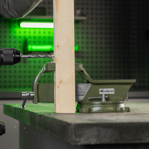 Тиски слесарные, 125 мм, стальные, поворотные Сибртех по ценам производителя в Челябинске с доставкой по всей России