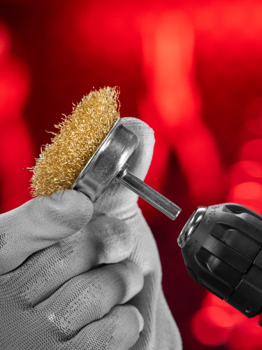 Щетка для дрели, 50 мм, "чашка" со шпилькой, латунированная витая проволока Matrix по ценам производителя в Челябинске с доставкой по всей России