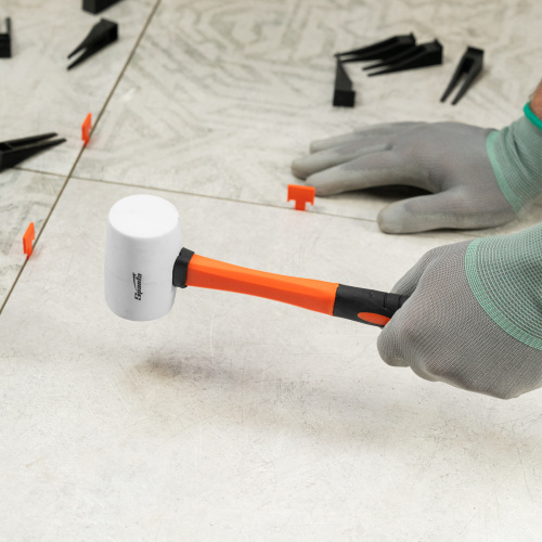 Киянка резиновая, 225 г, белая резина, фибергласовая рукоятка Sparta по ценам производителя в Челябинске с доставкой по всей России