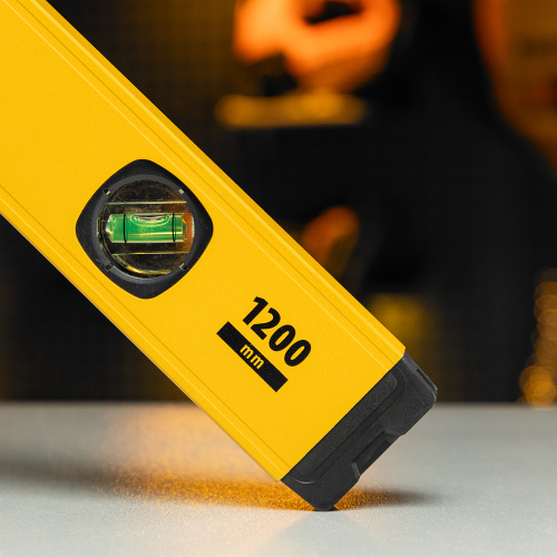 Уровень алюминиевый, магнит, фрезерованный, 3 глазка (1 зеркал.) 0,5 мм/м, 1200 мм Denzel по ценам производителя в Челябинске с доставкой по всей России