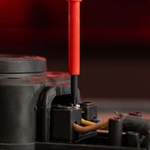 Отвертка Insulated, PH0 x 75 мм, CrMo, до 1000 В, двухкомпонентная рукоятка Matrix Professional по ценам производителя в Челябинске с доставкой по всей России