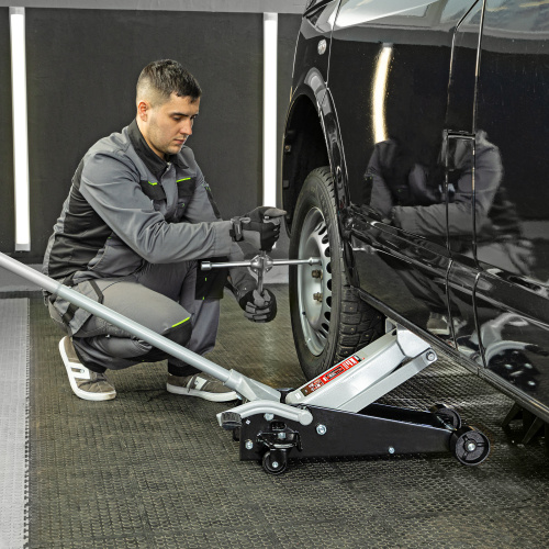 Домкрат гидравлический подкатной, 3.5 т, высота подъема 145-490 мм, с педалью Matrix по ценам производителя в Челябинске с доставкой по всей России