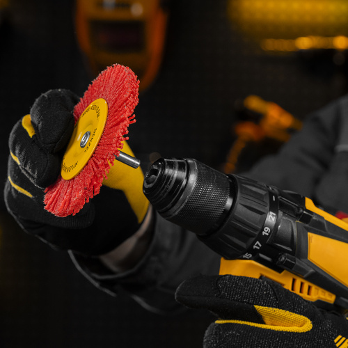 Щетка для дрели, 100 мм, Плоская, со шпилькой, нейлоновая щетина Denzel по ценам производителя в Челябинске с доставкой по всей России