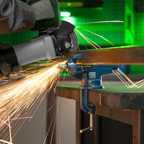 Тиски слесарные, настольные, поворотные, ширина рабочих губок 50 мм, наковальня Сибртех по ценам производителя в Челябинске с доставкой по всей России