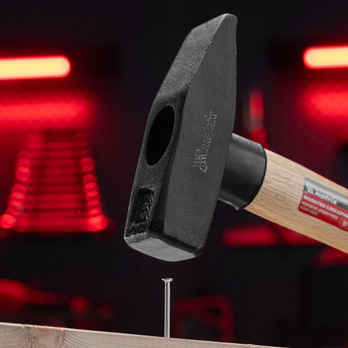 Молоток слесарный, 800 г, квадратный боек, деревянная рукоятка Matrix по ценам производителя в Челябинске с доставкой по всей России