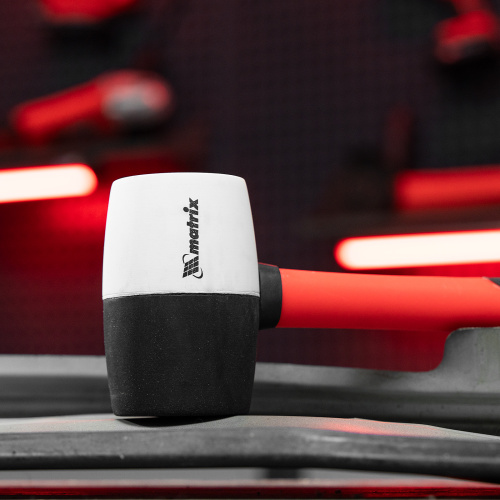 Киянка резиновая, 450 г, черно-белая резина, фибергласовая рукоятка Matrix по ценам производителя в Челябинске с доставкой по всей России