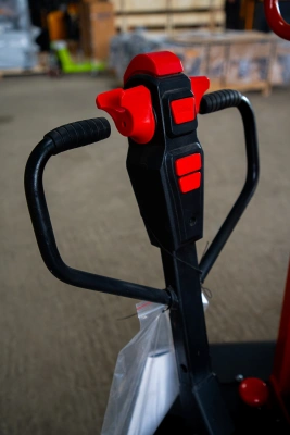 Штабелер самоподъемный 0,5 т 1,5 м TOR CDD05B самоходный по ценам производителя в Челябинске с доставкой по всей России