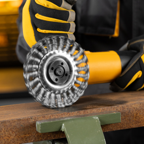 Щетка для УШМ, 125 мм, "Плоская", крученая нержавеющая проволока 0.5 мм, посадка 22.2 мм Denzel по ценам производителя в Челябинске с доставкой по всей России