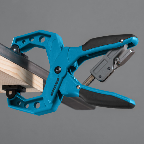 Струбцина клещеобразная 2-1/4, пластиковый корпус, храповой механизм жесткой фиксации, 58 мм Gross по ценам производителя в Челябинске с доставкой по всей России