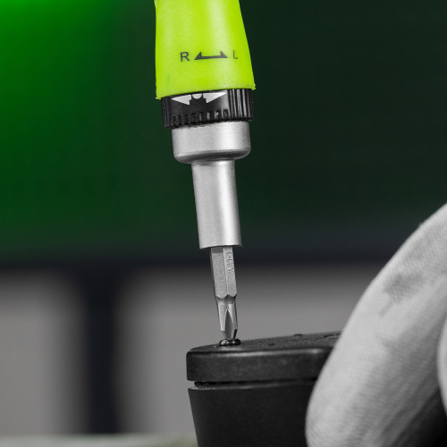 Отвертка реверсивная для точных работ с набором бит и торцевых головок, 32 предмета, CrV Сибртех по ценам производителя в Челябинске с доставкой по всей России