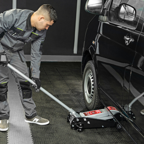 Домкрат гидравлический подкатной, 3 т, высота подъема 140-520 мм Matrix по ценам производителя в Челябинске с доставкой по всей России