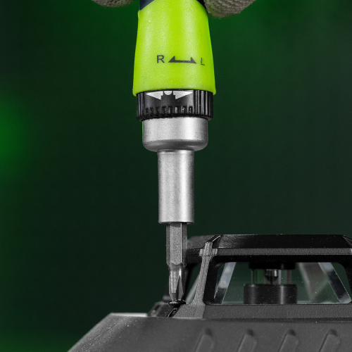 Отвертка реверсивная для точных работ с набором бит и торцевых головок, 32 предмета, CrV Сибртех по ценам производителя в Челябинске с доставкой по всей России