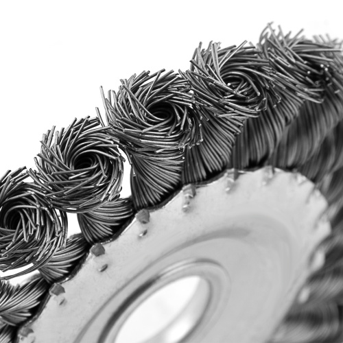 Щетка для УШМ, 125 мм, "Плоская", крученая нержавеющая проволока 0.5 мм, посадка 22.2 мм Denzel по ценам производителя в Челябинске с доставкой по всей России