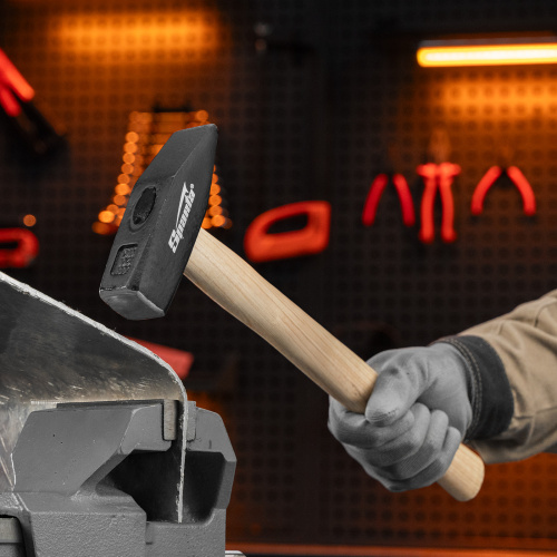 Молоток слесарный, 1000 г, квадратный боек, деревянная рукоятка Sparta по ценам производителя в Челябинске с доставкой по всей России