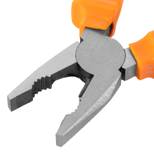 Плоскогубцы Classic, 200 мм, шлифованные, пластмассовые рукоятки Sparta по ценам производителя в Челябинске с доставкой по всей России