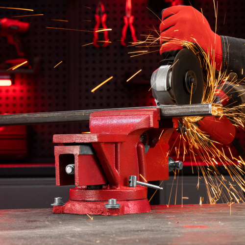 Тиски слесарные, 125 мм, поворотные, с наковальней Matrix по ценам производителя в Челябинске с доставкой по всей России