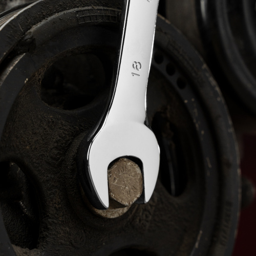 Ключ комбинированный трещоточный, 18 мм, CrV, зеркальный хром Matrix Professional по ценам производителя в Челябинске с доставкой по всей России