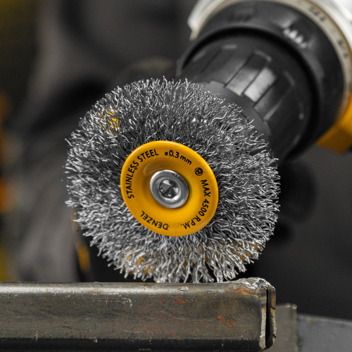 Щетка для дрели, 50 мм, Плоская, со шпилькой, нержавеющая витая проволока Denzel по ценам производителя в Челябинске с доставкой по всей России