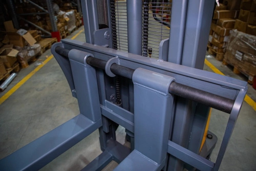 Штабелер гидравлический с электроподъемом 1,5 т 3,0 м XILIN CDD15B-E с раздвижными вилами по ценам производителя в Челябинске с доставкой по всей России