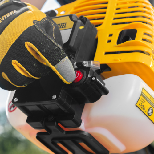 Триммер бензиновый DT-52E, 52 см3, неразъемная штанга, электростартер, состоит из 2 частей Denzel по ценам производителя в Челябинске с доставкой по всей России