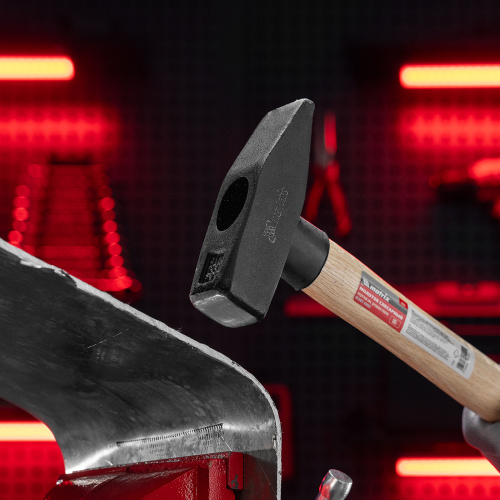 Молоток слесарный, 800 г, квадратный боек, деревянная рукоятка Matrix по ценам производителя в Челябинске с доставкой по всей России