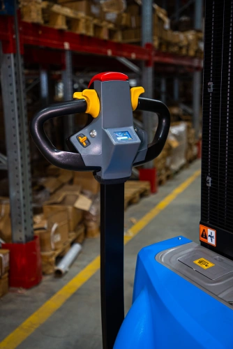 Штабелер самоходный 1,5 т 3,0 м TOR WS15H-3000SC PRO Li-ion 24/60 В/Ач контр. скорости подъема по ценам производителя в Челябинске с доставкой по всей России