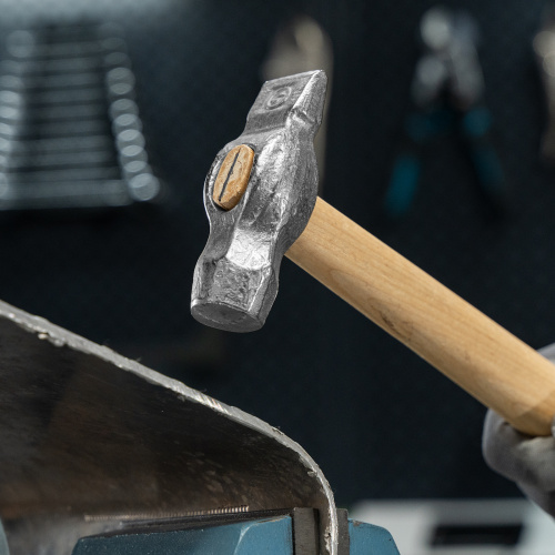 Молоток слесарный, 500 г, круглый боек, деревянная рукоятка по ценам производителя в Челябинске с доставкой по всей России