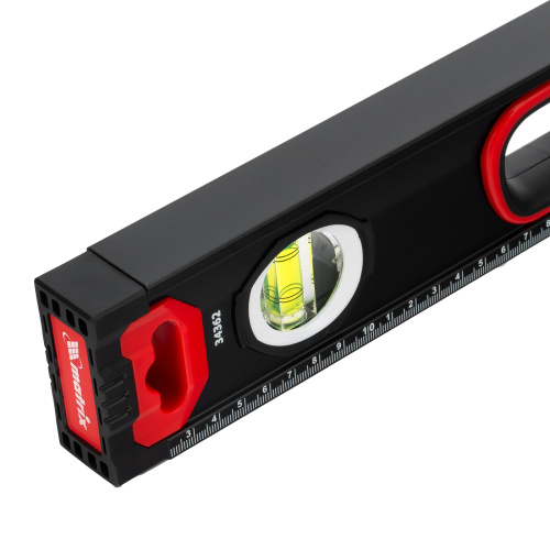 Уровень алюминиевый, усиленный, фрезерованный, 3 глазка, двухкомпонентные рукоятки, 800 мм Matrix по ценам производителя в Челябинске с доставкой по всей России