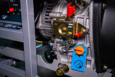 Генератор дизельный 5,0 кВт 380В/1,6 кВт 220В 15 л с электростартером TOR KM5000D по ценам производителя в Челябинске с доставкой по всей России