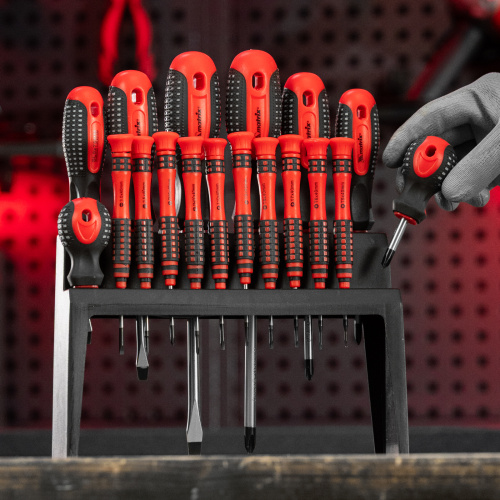 Набор отверток Fusion на подвесной полке 18 шт, CrV Matrix по ценам производителя в Челябинске с доставкой по всей России
