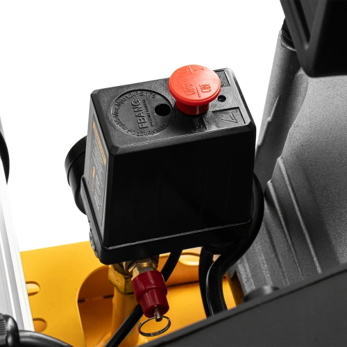 Компрессор воздушный рем. привод BCI 2200/100, 2,2 кВт, 100 литров, 420 л/мин Denzel по ценам производителя в Челябинске с доставкой по всей России