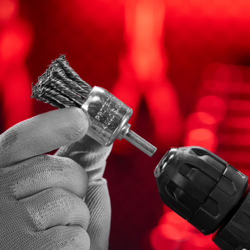 Щетка для дрели, 30 мм, "чашка" со шпилькой, крученая металлическая проволока Matrix по ценам производителя в Челябинске с доставкой по всей России