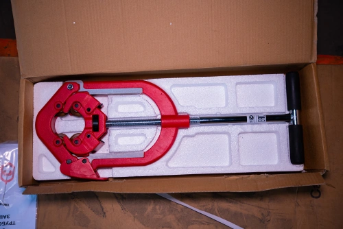 Труборез с хомутной защелкой TOR GH4S для стальных труб 2"- 4" по ценам производителя в Челябинске с доставкой по всей России