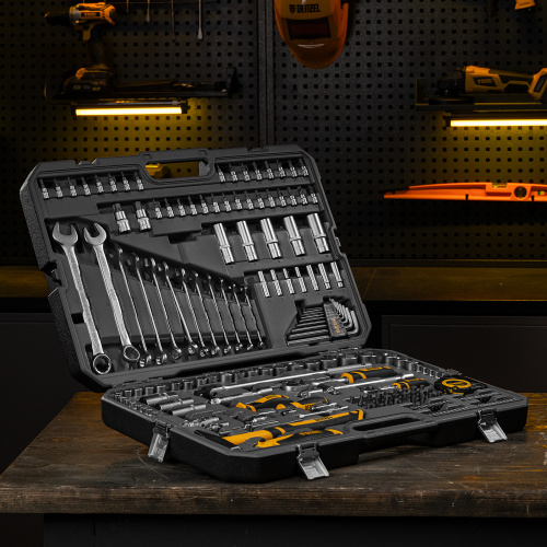 Набор инструментов, 1/2", 1/4", CrV, S2, пластиковый кейс, 194 предмета Denzel по ценам производителя в Челябинске с доставкой по всей России