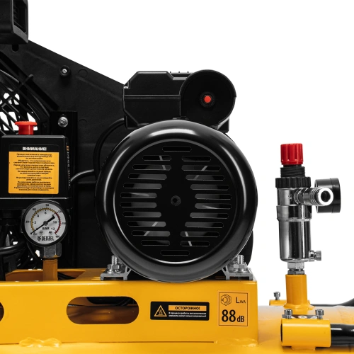 Компрессор воздушный рем. привод BCI 2200/100, 2,2 кВт, 100 литров, 420 л/мин Denzel по ценам производителя в Челябинске с доставкой по всей России